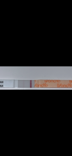 Someone help please Is this a faint pregnancy test or negative like I can’t tell