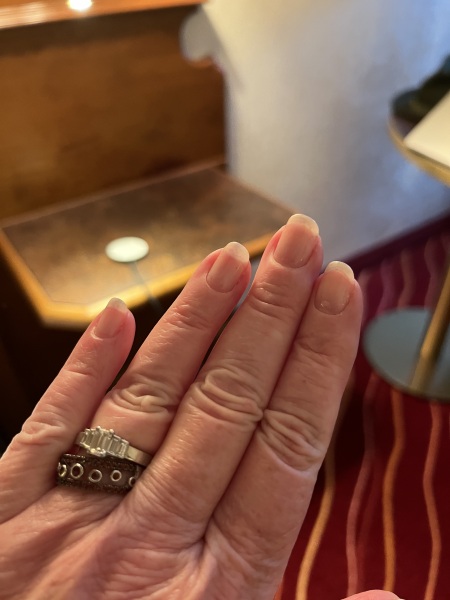 I want to see your nails!