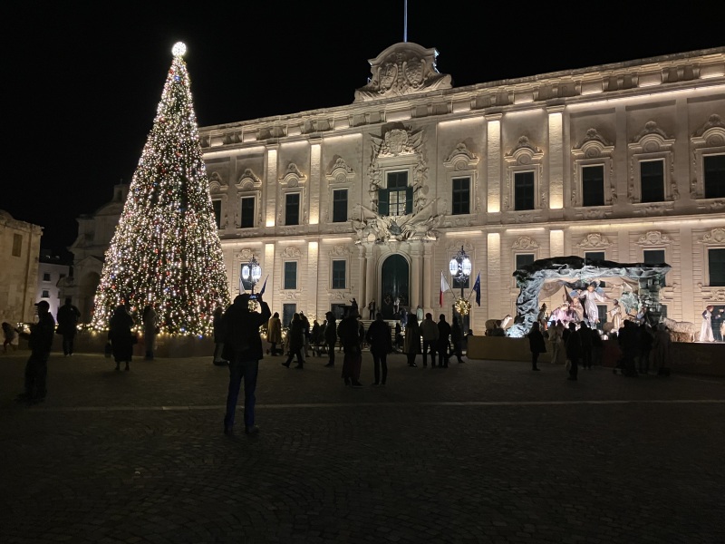 Christmas - Malta or a mini cruise?