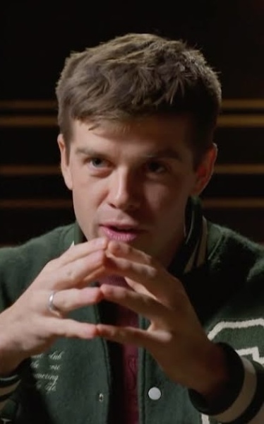 Celeb Traitors #3. The big dogs vs the cat, banshees, farts & what Claudia wore next.