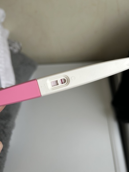 AM I PREGNANT