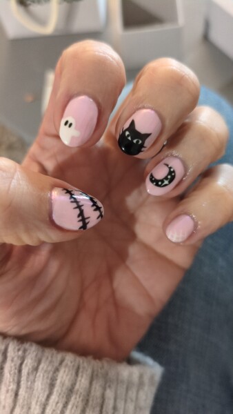 I want to see your nails!
