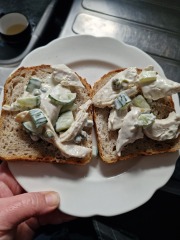Meal planning, sharing recipes and ideas to make the weekly budget go further.