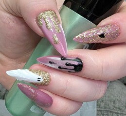 I want to see your nails!