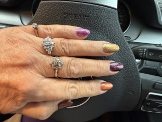 I want to see your nails!