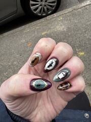 I want to see your nails!