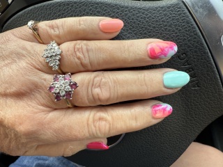 I want to see your nails!