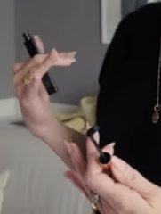 Does anyone recognise this mascara? (Pics)