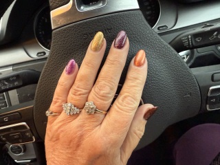 I want to see your nails!