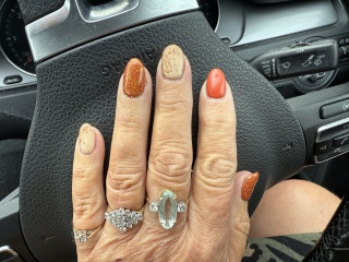 I want to see your nails!