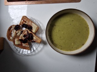 Meal planning, sharing recipes and ideas to make the weekly budget go further.