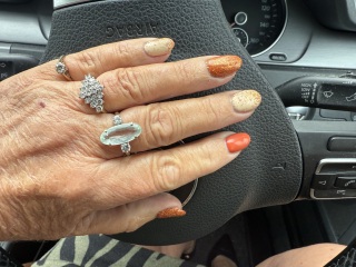 I want to see your nails!