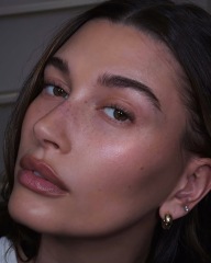 Explain the shiny, 'raw' looking faces everywhere nowadays...  how is it achieved?