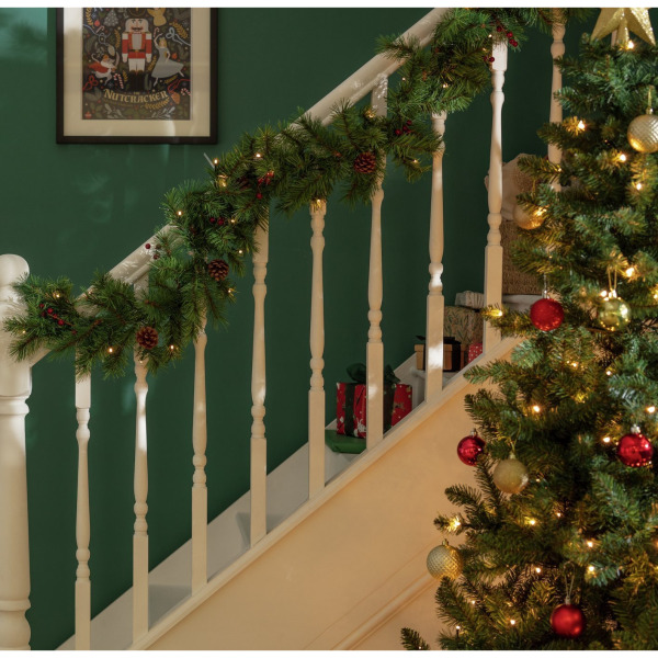 Garlands on stairs, how?