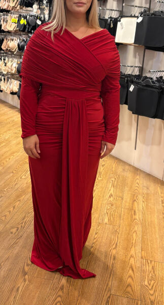 Is this dress considered ‘black tie’ enough?