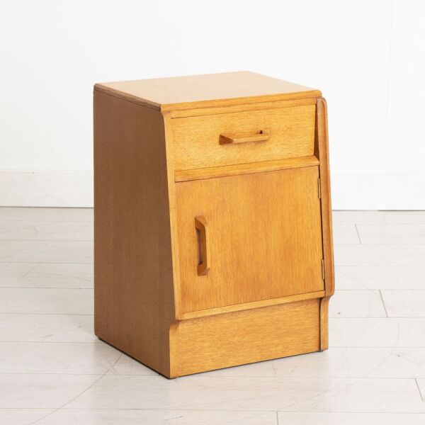 Does anyone love their bedside table?