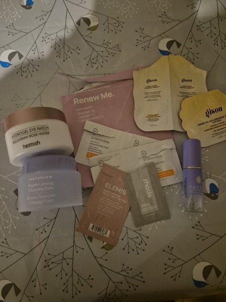 Tempted by beauty treats? Addicted to buying beauty products? Is your collection bursting with favourites? Join fellow beauty lovers in this supportive group!