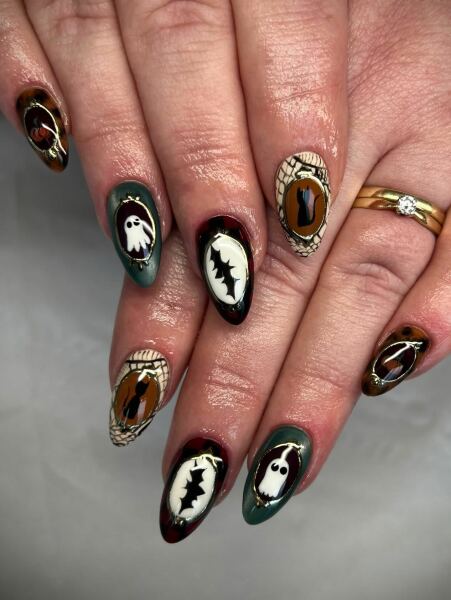 I want to see your nails!