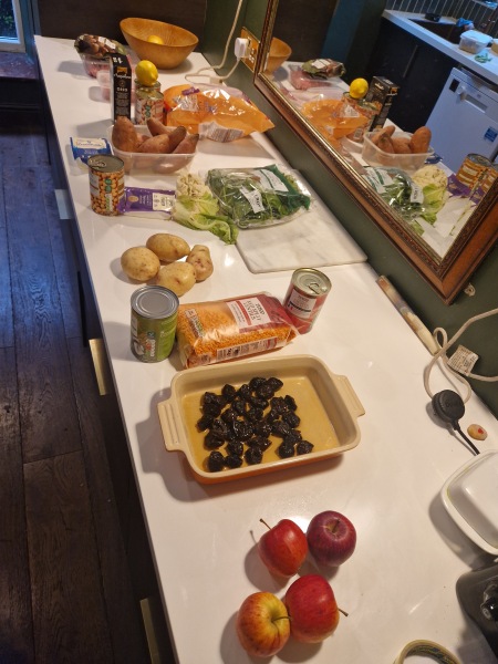 Meal planning, sharing recipes and ideas to make the weekly budget go further.