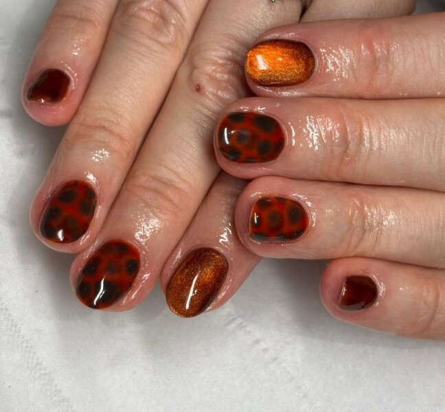 I want to see your nails!