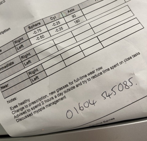 ‘Slight discolouration’ in my daughters eye.