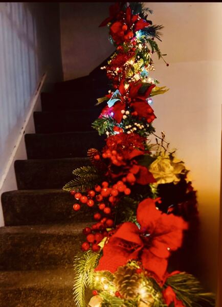 To start a Show of your Christmas tree thread.