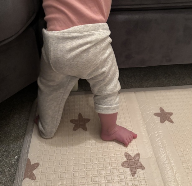 10 month olds right foot turned to the side when standing or walking