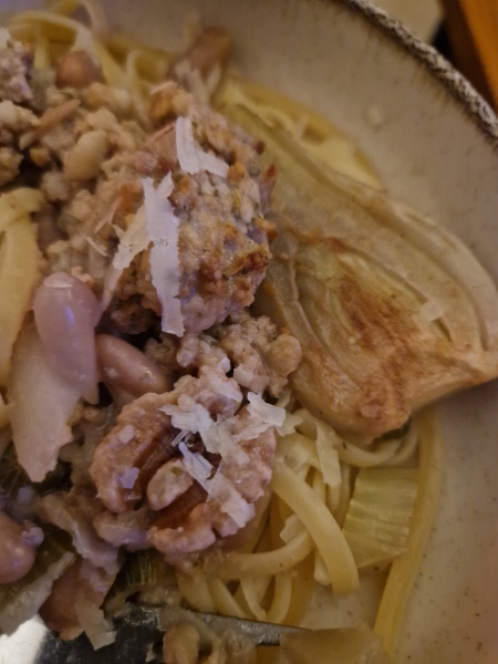 Meal planning, sharing recipes and ideas to make the weekly budget go further.