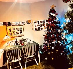 To start a Show of your Christmas tree thread.