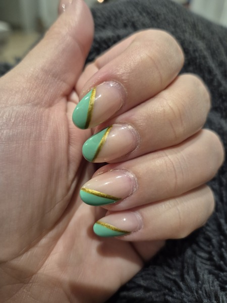I want to see your nails!