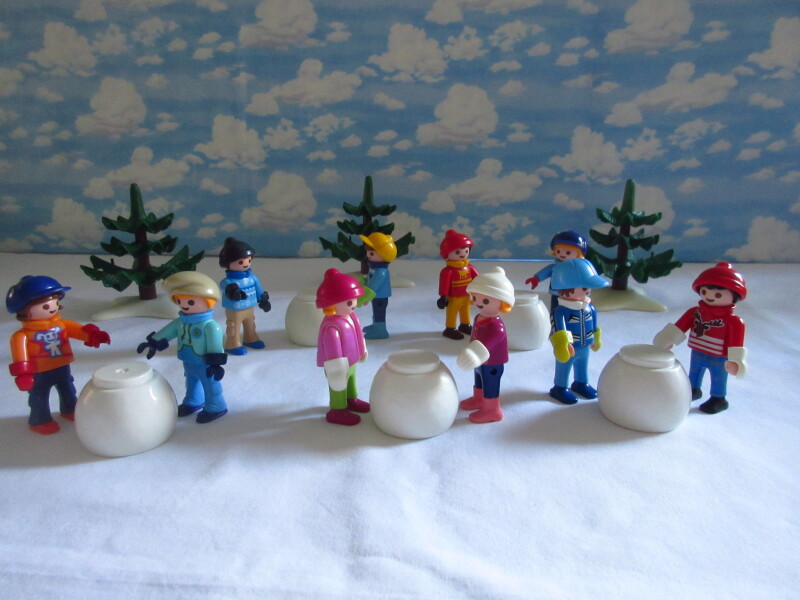 It's advent for the Playmobil people in our house...