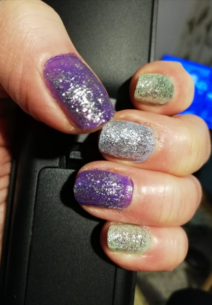 I want to see your nails!