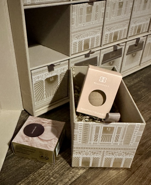 Oh Come All Ye Facials! Moisturisers and treatments! Join me for the Harrods Beauty Advent Calendar opening thread!