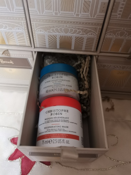 Oh Come All Ye Facials! Moisturisers and treatments! Join me for the Harrods Beauty Advent Calendar opening thread!