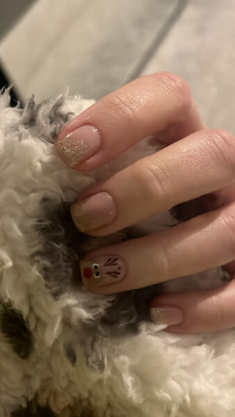 I want to see your nails!