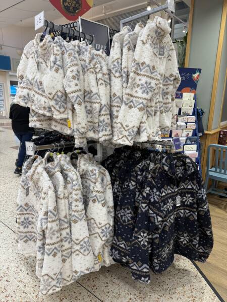 Please help me find a zip up fleece for lounging in