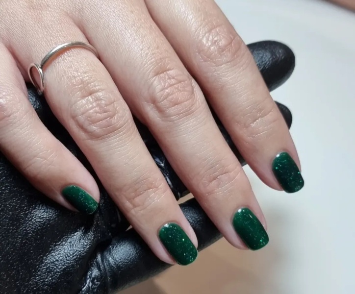 I think I'm done with glittery nails at Christmas