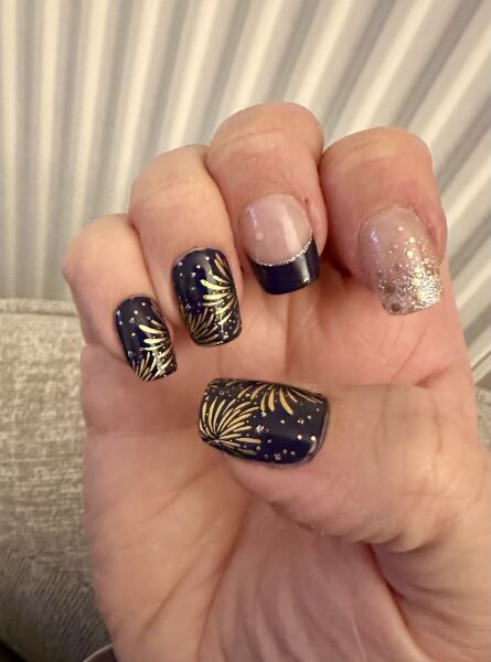 I want to see your nails!