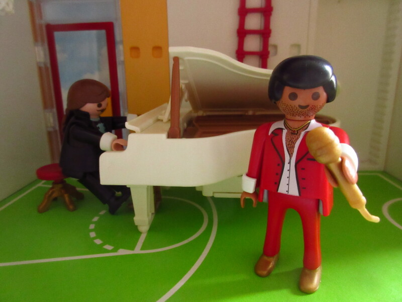 It's advent for the Playmobil people in our house...