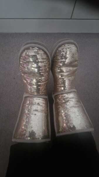 Oh god just looked down - whats on your feet, does it show your age??