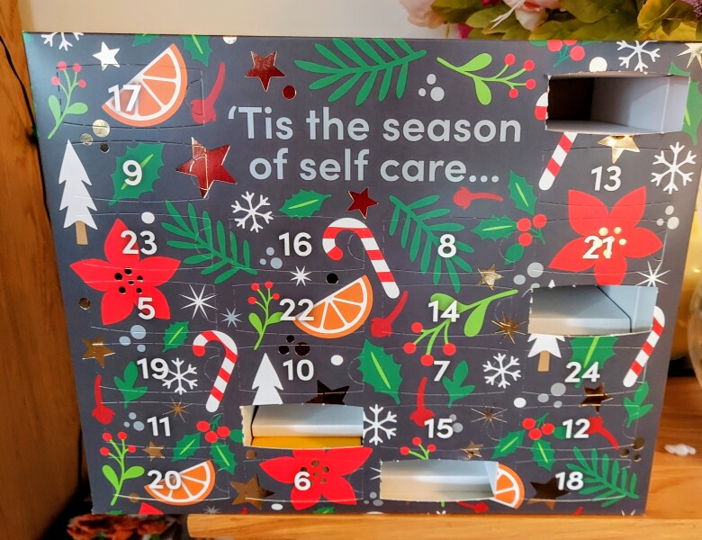 General “Waifs and Strays” Beauty Advent Calendar opening thread.