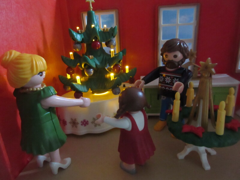 It's advent for the Playmobil people in our house...