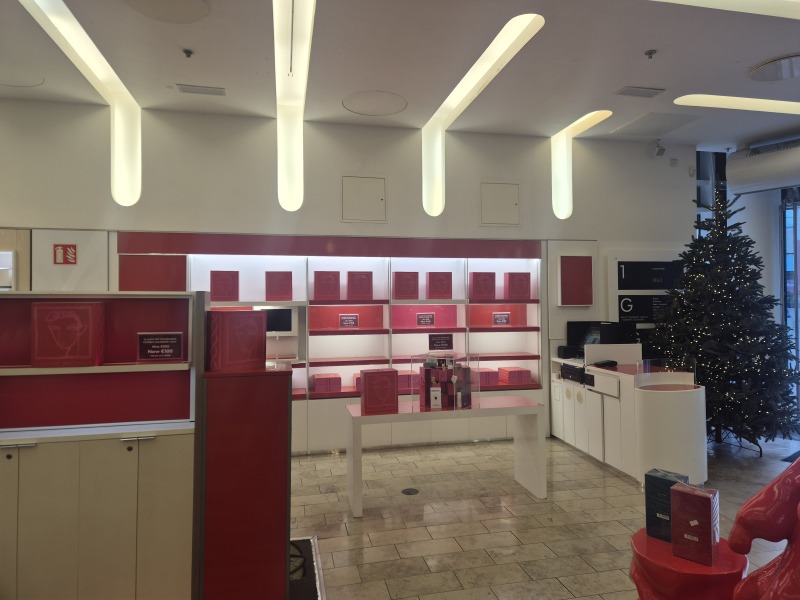 Scent of the day part six! What will the friendly perfumistas spray next?