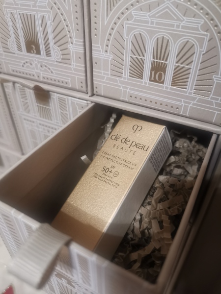 Oh Come All Ye Facials! Moisturisers and treatments! Join me for the Harrods Beauty Advent Calendar opening thread!