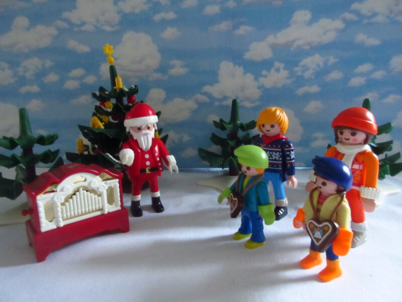 It's advent for the Playmobil people in our house...