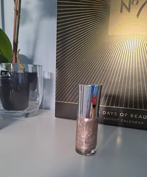 General “Waifs and Strays” Beauty Advent Calendar opening thread.