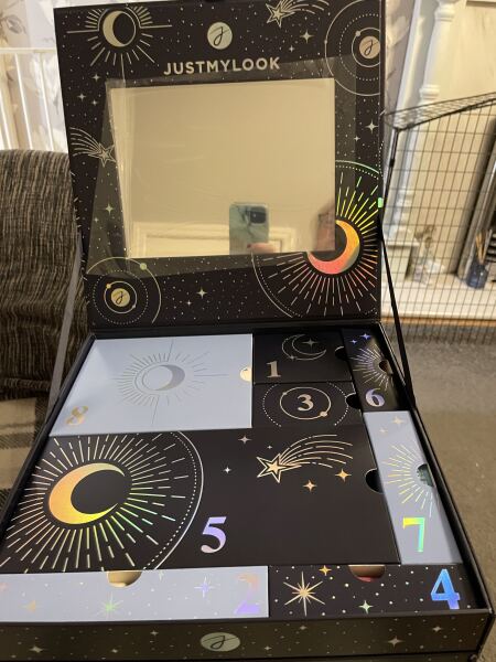 General “Waifs and Strays” Beauty Advent Calendar opening thread.