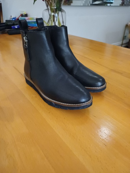 Ankle boots for the narrow of ankle