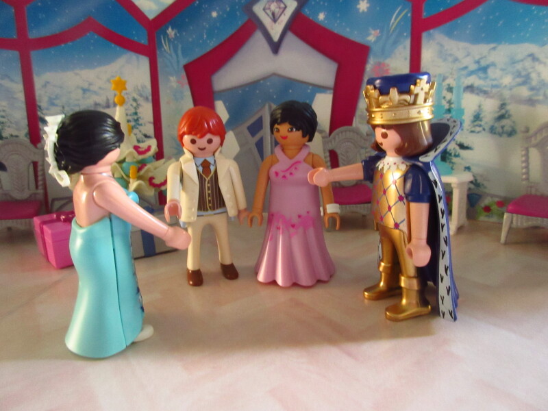 It's advent for the Playmobil people in our house...