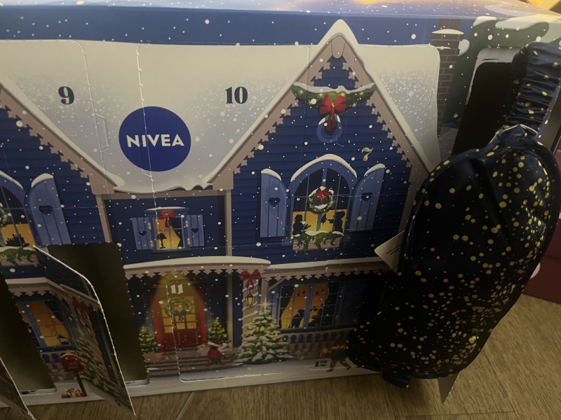 General “Waifs and Strays” Beauty Advent Calendar opening thread.